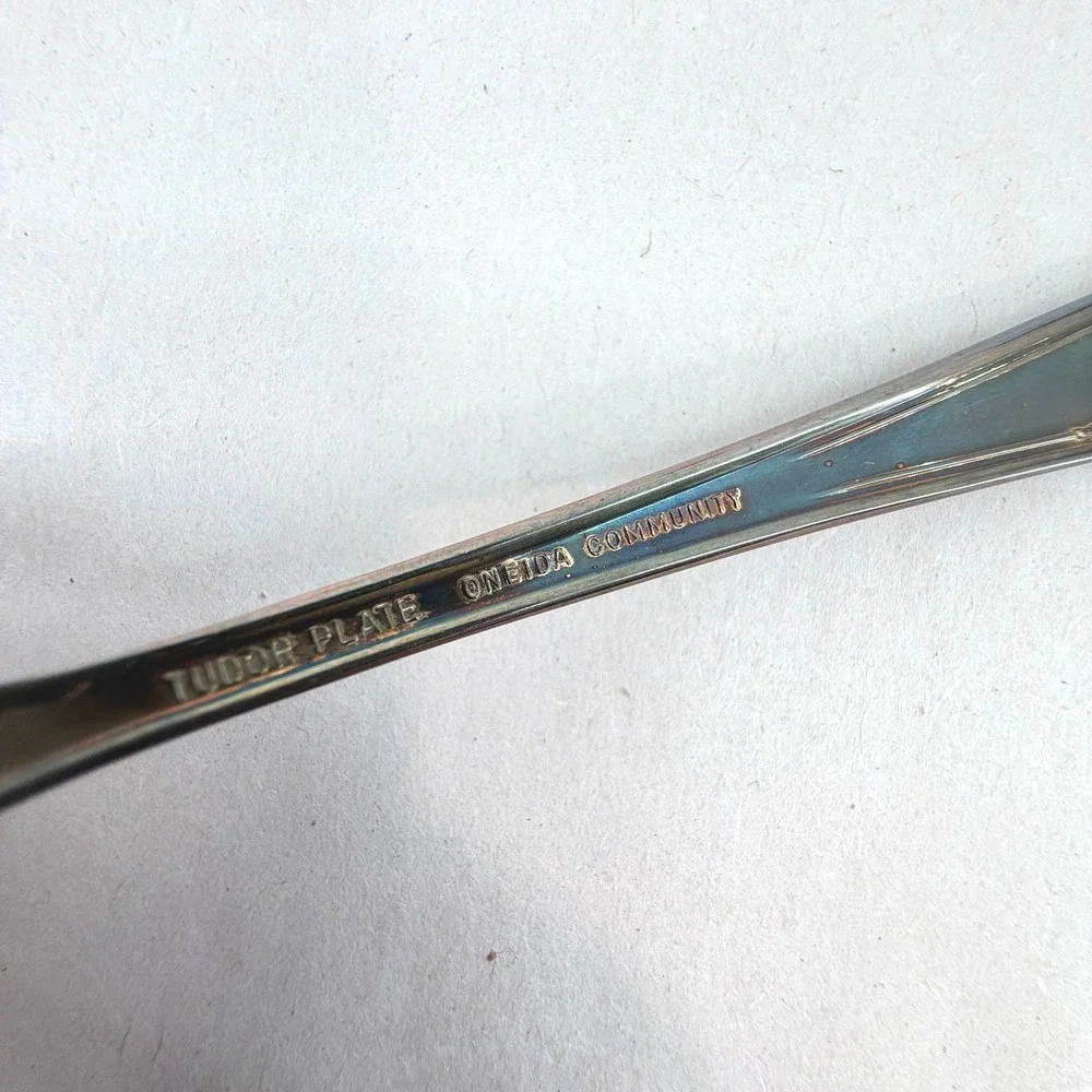 Oneida Community Tudor Plate Queen Bess II Silverplate Teaspoon Set of 2 Vintage